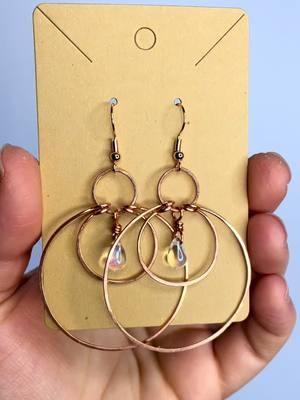 Here is a new pair of copper hoop earrings now listed in my shop. These are made with small glass crystal accents beads, and are very lightweight. Link on my profile. 💎💜 #crystaljewelry #wirewrapping #wirejewelry #copperjewelry #jewelrymaking #wirewrappedjewelry #jewelryartist #copperearrings #crystalearrings #wireearrings #handmadejewelry #handmadecrystaljewelry #hammeredearrings #hammeredjewelry #hoopearrings #statementjewelry #sollunaalchemy 