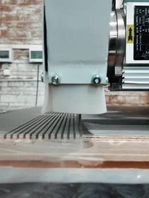 Use our CNC cutting machine to tell you how to do the recent popular arc process#woodworkingmachinefactory #edgebandingmachinemanufacturer #aluminumhoneycombedgebandingmachine #cncmachining 