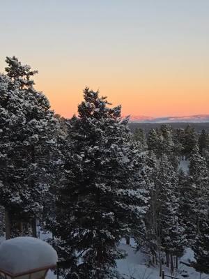 Amazing ❤️ #coloradotok #coloradocheck #Coloradoliving #mountainlife #mountainview #beautifulview #fyp #foryou #foryoupage #stunning #sunrise #sunriselovers #amazingsunrise #rockymountains #myhappyplace #itnevergetsold #peaceful 