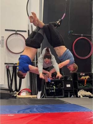 Fun shenanigans with @temacrash and @sie_aerial 😂 It’s your guys turn to come up with your own creative twist on this. All aerial and acro attempts welcome 😝 #acro #aerial #couplegoals #partnerchallenge #partnerworkout 