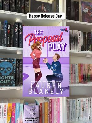 So cute! #theproposalplay #laurenblakely #romancereader #bookworm #bookclub #bookish #sportsromance #bestfriendstolovers #romcombooks @Lauren Blakely 