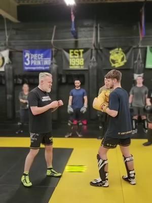 🔑 Master the Art of Countering the Jab! 👊 In this quick breakdown, we’re showing you how to use footwork and combos to turn defense into offense. Footwork isn’t just about movement—it’s about creating opportunities. Stay sharp, stay explosive, and dominate the ring! 🥊 💡 Tip: Timing beats speed, and strategy beats power. Watch closely, practice consistently, and level up your game! 🚀 What’s your go-to counter against a jab? Let us know in the comments! ⬇️ #Kickboxing #BoxingTraining #FightTips #CounterTheJab #FootworkMatters #MartialArtsTraining #MuayThai #StrikingDrills #CombatSports #TrainLikeAPro 🥋🔥