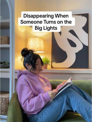 Immediately leaving 😗✌️ Are you this person?  #homedecor #relatable #biglights #overheadlighting #interiordecor #cozylights #lighting 