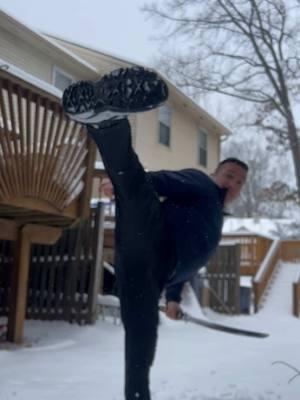 Snow fun! #artesmarciales #martialarts #myfun #training #karate #kicks #tkd #kungfu #kenoo #jiujitsu #gtma #taekwondo #amigos #friends #mypassion #Lifestyle #balance #katana #bo #staff #bostaff #cold #snow 