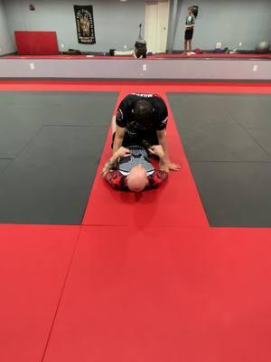 Jiu jitsu.  Catch the whizzer for an easy halfguard sweep  #jiujitsu #halfguard #sweep 