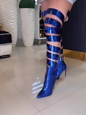 Mis amores todo disponible las botas , vestidos y accesorios, las espero  📍21 sur Main st McAllen tx 78501  #barbaraboutiquemcallen  📞9565583473 comuníquense para cualquier información  #barbaraboutiquemcallen #boutique #lipsync #fashion #golddress #sexy #vestidorojo #pants 