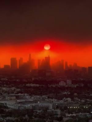 Sun rising in Los Angeles shrouded by smoke #LosAngelesFire #PalisadesFire #CAwx 