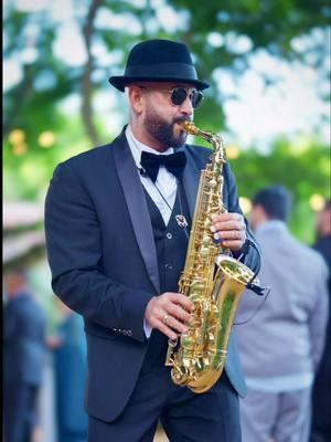 Wedding Cocktail - Cásate Conmigo @nickyjam @silvestredangond  Venue: @thecooperestate Planner: @rusticmagicevents  Photo and Video: @bellswhistlesphoto  Makeup: @moon_makeup_miami  Rentals: @mivintage  Coffee Station: @gisellescoffeestation  Photo Booth: @theophoto10  Chef: @marianemulero  . . . . . #weddingcocktails #miamiwedding #miamisaxophonist #casateconmigo #weddingday #weddingmiami  #weddingparty #weddingflorida #weddingday #eventmiami 