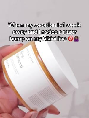 Get rid of those bumps and dark spots so you can be on vacay feeling confident wearing that bikini ☀️👙🏝️ #razorbumps #razorbumpsolutions #razorbumptreatment #ingrownhairs #turmericscrub 