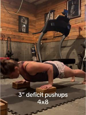 I remember years ago I could barely do 1 pushup 🥹  #workout #bodyweight #bodyweightworkout #bodyweighttraining #deficit #deficitpushups #exercise #womanweightlifter #doitforyou #bodyisatemple #mybodyisatemple #godsays #trustgod 