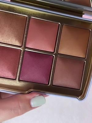 A little Christmas present for me… 😍 But I’ll admit it took my entire @ultabeauty gift card to acquire this beauty that I’ve had my eye on since it released: the Hourglass Lotus Palette. I can make it pretty versatile with using it for both eyes, bronze, blush & highlight, but what do you think: Is It Worth the Luxury Pricetag? 🤔 #hourglass #hourglasscosmetics #lotuspalette #facepalette #beautyreviews #makeupreviews #luxurybeauty #luxurymakeup 