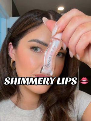 Shimmer lips #lipgloss #lipproducts #nycbeauty #nycbeautyblogger #makeuptutorial 