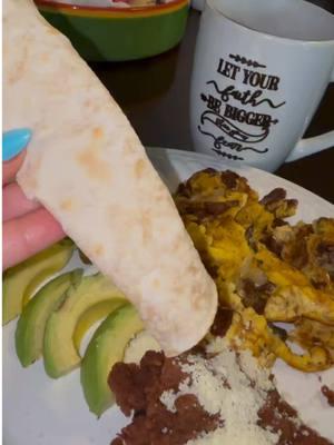 Bacon 🥓 & eggs 🍳 with homemade flour tortillas 🤩#CapCut #easybreakfastideas #mexicanfood #baconeggandcheese #bacon #eggs #breakfast #homemadeflourtortillas #flourtortillas #tortillasdeharina #paratipage 