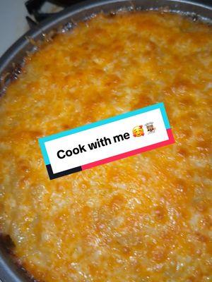 Cook with me 👩🏽‍🍳🥰  #cooking #cookingvideos #dinner #whattocookfordinner #macandcheese #yams #cabbage #cornbread #zuppatoscana 