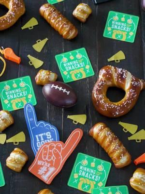 🥨🏈Are you ready for touchdowns and tasty snacks? Grab our new Football Boxes—the ultimate assortment of artisanal soft pretzels and gourmet toppings to keep your team satisfied for all the games! Shop now! ➡️esprovisions.com #gameday #football #nfl #gamesnacks #pretzellove #esprovisions #loveeverybite #softpretzels #pretzels #pretzellover #pretzellove #pretzelbites #softpretzel #simplesnacks #snackingtime #snacktime😋#laeats #chicagoeats #nyceats #phoenixeats #bostoneats 