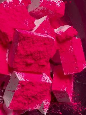 12 fresh chalk blocks topped with neon pink pigment powder. 💞 Hope you enjoy! #asmr #gymchalkasmr #gymchalkcrush #oddlysatisfying #fypシ #asmrsounds #asmrvideo #asmrtiktoks #crunchyasmr #gymchalkreforms #freshgymchalk #dyedgymchalk #dyedgymchalkasmr #cornstarch #cornstarchasmr #cornstarchsqueaks