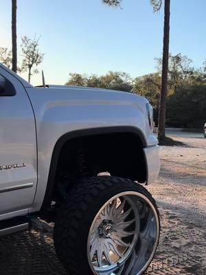 #fyp #denali #fts #26x16 #squattedtruck #fl #941 #gmc #powdercoat #kg1forged #trucktok #trainhorns #clean 