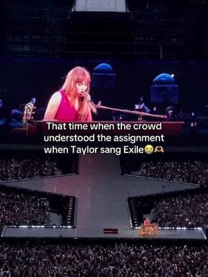 Such a beautiful moment🥹 #TSTheErasTour #taylorswift #swifttok #tswift #swiftie #folklore #liveperformance 