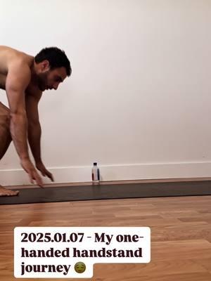 Join me as I document each step of my quest to master the one-handed handstand. Each video, dated for clarity, will give you an insight into the techniques I'm refining, the challenges I face, and the milestones I achieve! Cheers 😌😎, Mikey Peres www.instagram.com/mikeyperes www.tiktok.com/@mikeyperes www.facebook.com/mikeyperes www.michaelperes.com ------ #OneHandedHandstand #HandstandJourney #Breakdancing #bboy #handstand #Calisthenics #TrainingProgress #FitnessGoals #HandstandTraining #StrengthTraining #handbalance #MikeyPeres #MichaelPeres