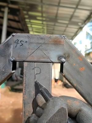 Technique for cutting joints of canopy trusses that not everyone knows #ideas #weldinglife #weldernation #weldingschool #weldingtiktok #thinmetal #weldingart #weldingtools #welder #howtoweld #perfectwelding #fabrication #weldingcreativetools #creative #idea #DIY #art #technique #basic #welding 