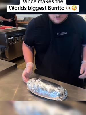 Vince made the Worlds biggest burrito 😳 #vinceaesthetic #aesthetic #youtube #youtubeclip #protein #gym #bodybuilding #food #funnyvideo #chipotle #burrito #tac 