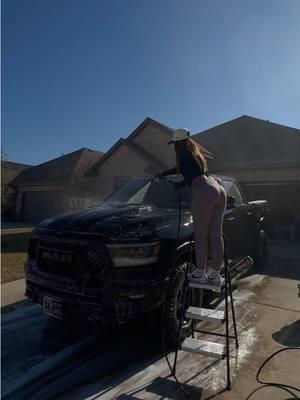 Dad truck for the win 🥶 You live in Dallas you know who to book with 🤠 #detailing #detailingvibes #dadsoftiktok #dadtok #detailersoftiktok #dallas #dallastx #redoaktx #detailingdayinthelife #detailingdallasfortworth #dallastexas #detailer #girldetailer #fypシ #fyp #detailinglife 