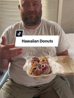 Have you heard of Malasadas? We saw the sign on our way back from the beach and had to give them a try. Holy moly these are amazing. #malasadas #hawaii #hawaiiandonuts #donuts #doughnuts 