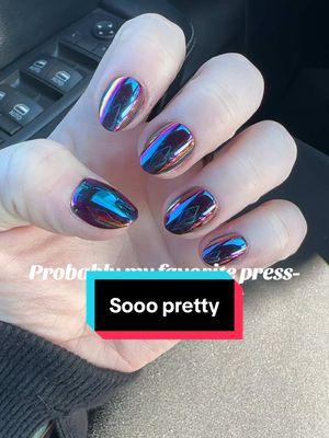 The way the light hits these, though! #manicure #pressonmanicure #pressonnails #sopretty 