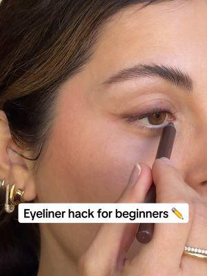 The easiest eyeliner hack using the Persona 24hr waterproof eyeliner in the shade chocolate. 🍫 What’s your go to eyeliner shade? #eyelinerhack #besteyeliner #eyelinertips