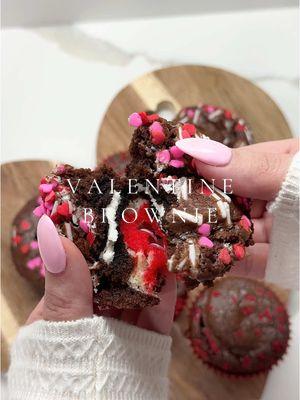 Valentine brownies, these are a must try 😍💓  #ValentinesDay #easydessert #brownies #asmrbaking #pink #valentinesdesserts #easysweetsrecipes #dessertsrecipes #pinkaesthetic 