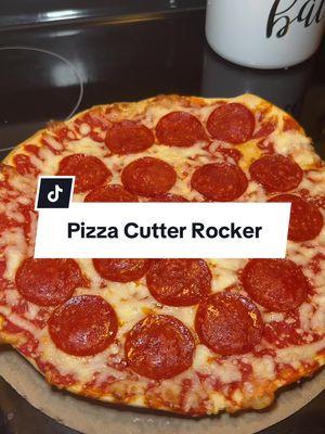 Worked amazing for home made pizza night 🍕 #pizzacutter #pizza #tiktokmademebuyit #kitchengadgets 