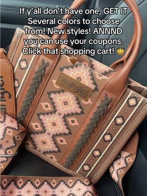 In Love 🤎😍 #wranglerpurse #wrangler #crossbodybag #purse #westernfashion #westernwear #western #countryfashion #fyp #fashion #TikTokShop #fypシ #buynow #trending #contentcreator #influencer 