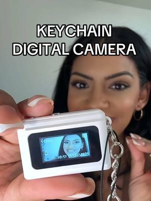 Am I the only one who thinks this is the BEST THING EVER?! 🥹🤩✨👏🏽 #keychaindigitalcamera #keychaincamera #minidigitalcamera #minicamera #tinydigitalcamera #tinycamera #tiktokshopkeychaincamera #tiktokshoptech #tiktokshopelectronics #tiktokshopgadgets #TikTokShop #fypelectronics #fypgadget #fypcamera #creatorsearchinsights #mademyyear #giftguide 