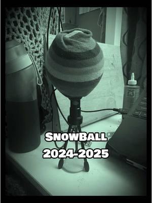 RIP dumb broken Snowball I don’t think I’ll miss them…😔 #funny . . . #funnyart#ocart#funnyoc#brokenmic#stream#tiktokstreamer#dandysworld#dandysworldoc#dandysworldfunny 