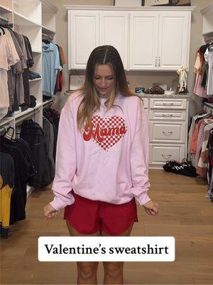 In love with this! Run and get it! #sahmoutfits #creatorsearchinsights #mama #MomsofTikTok #sahm #sahmsoftiktok #momtok #valentinesoutfit #ValentinesDay 