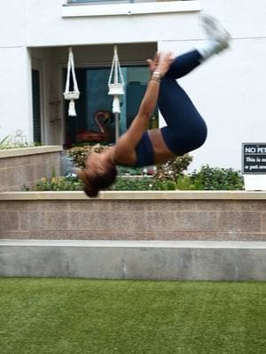 Back extension rolls will always make me feel like a ninja 🤗🤣 @Gymshark  🎥: phenomenal camera work as always by my @Ethan Wagner ❤️ #Flip #Challenge #Gymnastics #Ninja #Athlete #Coach #LawStudent #Student