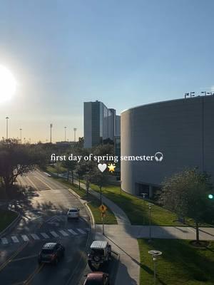 first day moments🫶🏼 #firstday #springsemester #college #spring2025 #fiu #schooldayroutine #morningroutine #firstdayofclasses 