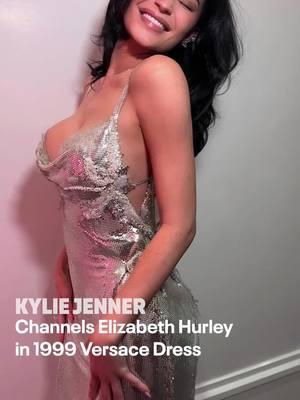 @Kylie Jenner turned heads at this year’s #GoldenGlobes as she channeled the iconic, Elizabeth Hurley. Kylie wore a silver version of the Atelier Versace dress, famously worn by Hurley at the CFDA awards dinner in 1999.  (credit: ig/getty) #kyliejenner #elizabethhurley #kyliejenneredits #awardsseason