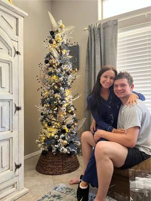 Decorated our first tree together this winter!!! 💙🦌⭐️🥹✨❄️ ##couple##longdistancerelationship##longdistance##christmas##treedecorating##christmastree##Love@@Clay Holz