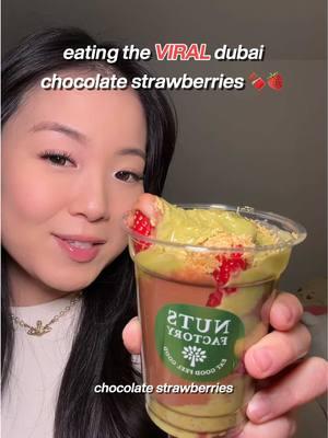 THE WAY IVE BEEN CRAVING THIS SO BADLY #dubaichocolate #dubaichocolatebar #dubaichocolatestrawberries #chocolatestrawberries #chocolate #nycdubaichocolate #nyc #nutsfactory #mukbang #creatorsearchinsights 