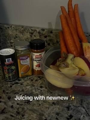 JUICING🥕🍎🫚#homemaderemedies #juicewithme #fyp #health #goodfood #vegetablejuice #healme 