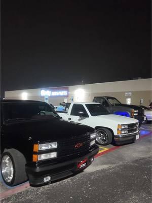 The crew posted up! #obs #c1500 #chevy #gmc #454 #454ss #17x11 #18x11 #billetspecialties #billetwheels #trending #Cumbia #sanantonio #tx #texas #mexico #cumbiasonidera #lightning #fordlightning #svtlightning #fordsvtlightning 