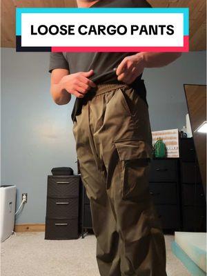 These loose baggy cargo pants are super fashionable #loosepants #cargopants #baggypants #pants #menspants #pantsformen #tiktokmademebuyit #TikTokShop #tiktokshopfinds #fyp #viralvideo #trending 