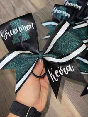 The dark green on these is 🤌🏼 #cheerbowbusiness #cheerbowtok #SmallBusiness #cheercheck #cheerbows #highschoolcheer 