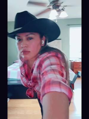 APT. Vaquera 🤠 No creo que lo pueda hacer mejor que esto 🤣 Cowgirl APT. 🤠 I don’t think I’m gonna get it any better than this 🤣 @Bruno Mars @Carlos Vargas @Solo Gruperas @UNIMUSIK @Erika Renée Music Fans #deb #erikarenée #apt #rosé #brunomars #cowgirl #dance #vaquera #fy #fyp 