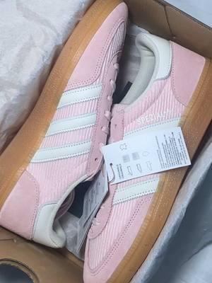 I LOVEEE🥹🍓🥛🎀🩰@adidas #christmasgift #pinkadidas #adidas #sneakerhead #loveshoes #pinkshoes #newshoes #shoestobuy #shoestyle #pink #pinkgirl #ifitspinkiwantit #coquette #pinkcoquette #shoecheck #perfectshoes #fyp #sneakers #fypシ #everythingpink #merrychristmas 