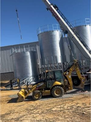 Esto de trabajar no es lo mío #2025 #silos #grainbin #construction#costruccion #GSI #vidaenlaconstruccion #constructionlife #constructionworker #trabajo #work #trabajoduro #hardwork #sueñoamericano #mexicanpower #viral #flypシ #parati