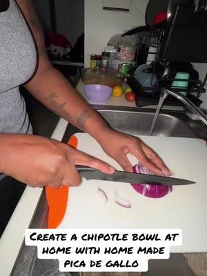 Shell-potle bowl #fypage#chipotle#viral#Foodie#ricebowl#chickenbowl#picadegallo  