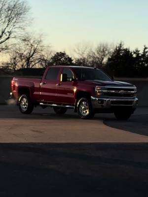 She cleannn  #chevy #silverado #silverado2500 #truck #chevrolet 