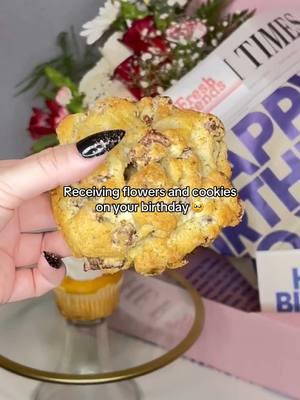 Your sign to send a sweet birthday surprise 💐🍪 #freshsends #birthday #giftideas #flowerdelivery #cookies 